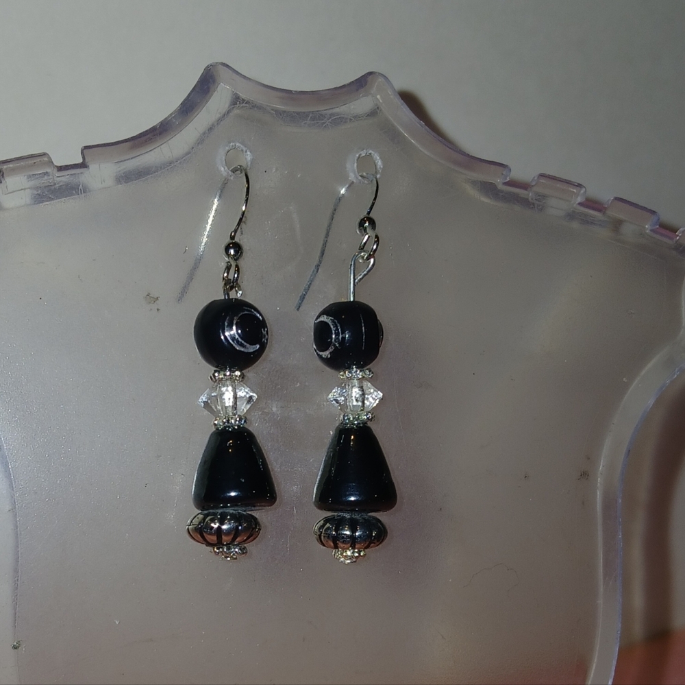 Elegant Habd Crafted Black Bead Drop Earrings -
